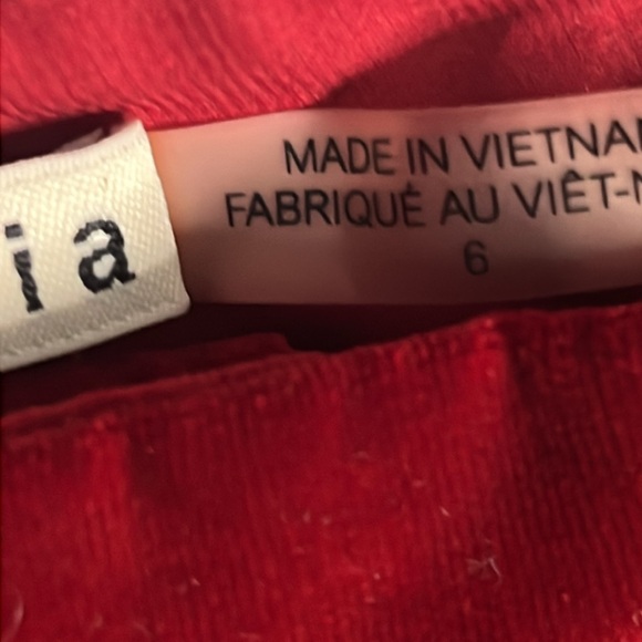 Saks - Picture 6 of 13